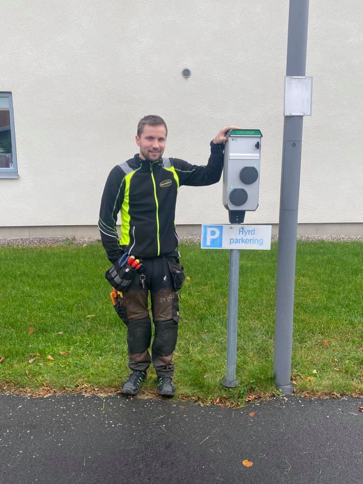 teknikservice installerar laddbox